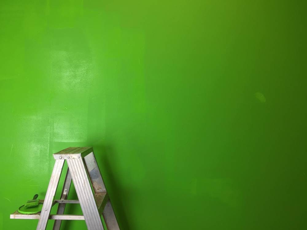 green-painted-wall